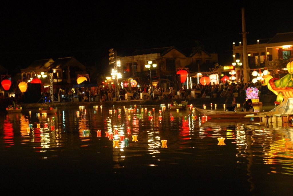 hoi an, Coming to Hoi An in Full Moon Festival